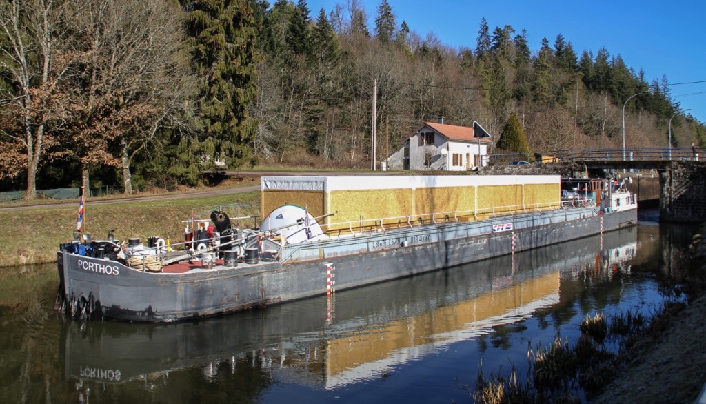2,000 km: through eight canals, four tunnels and 250 locks