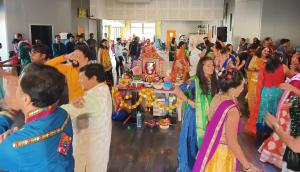 dancing_garba_1.jpg